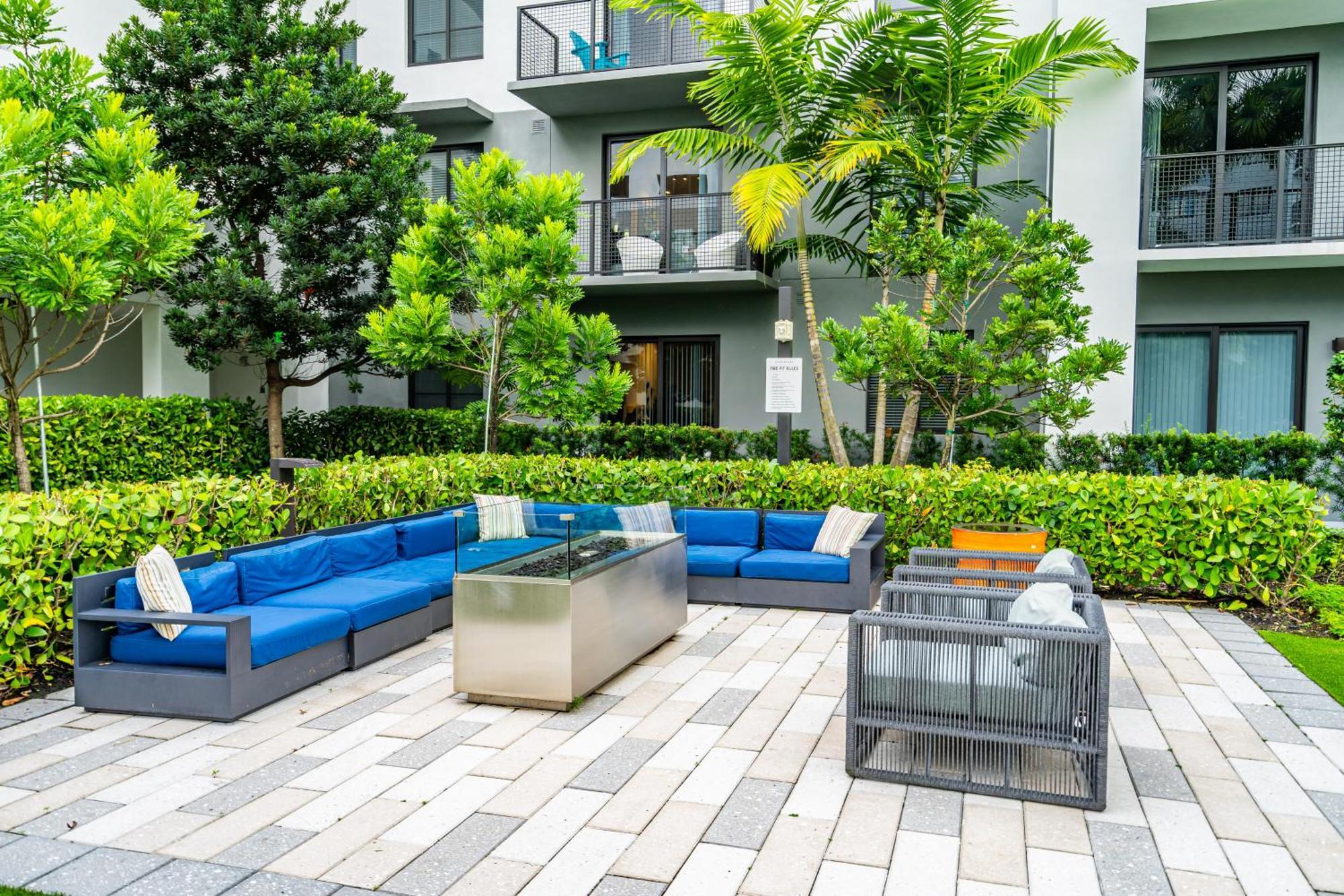 Amazing 2 Bedroom Unit In Doral Miami With Free Parking Хиалеа Гардънс Екстериор снимка