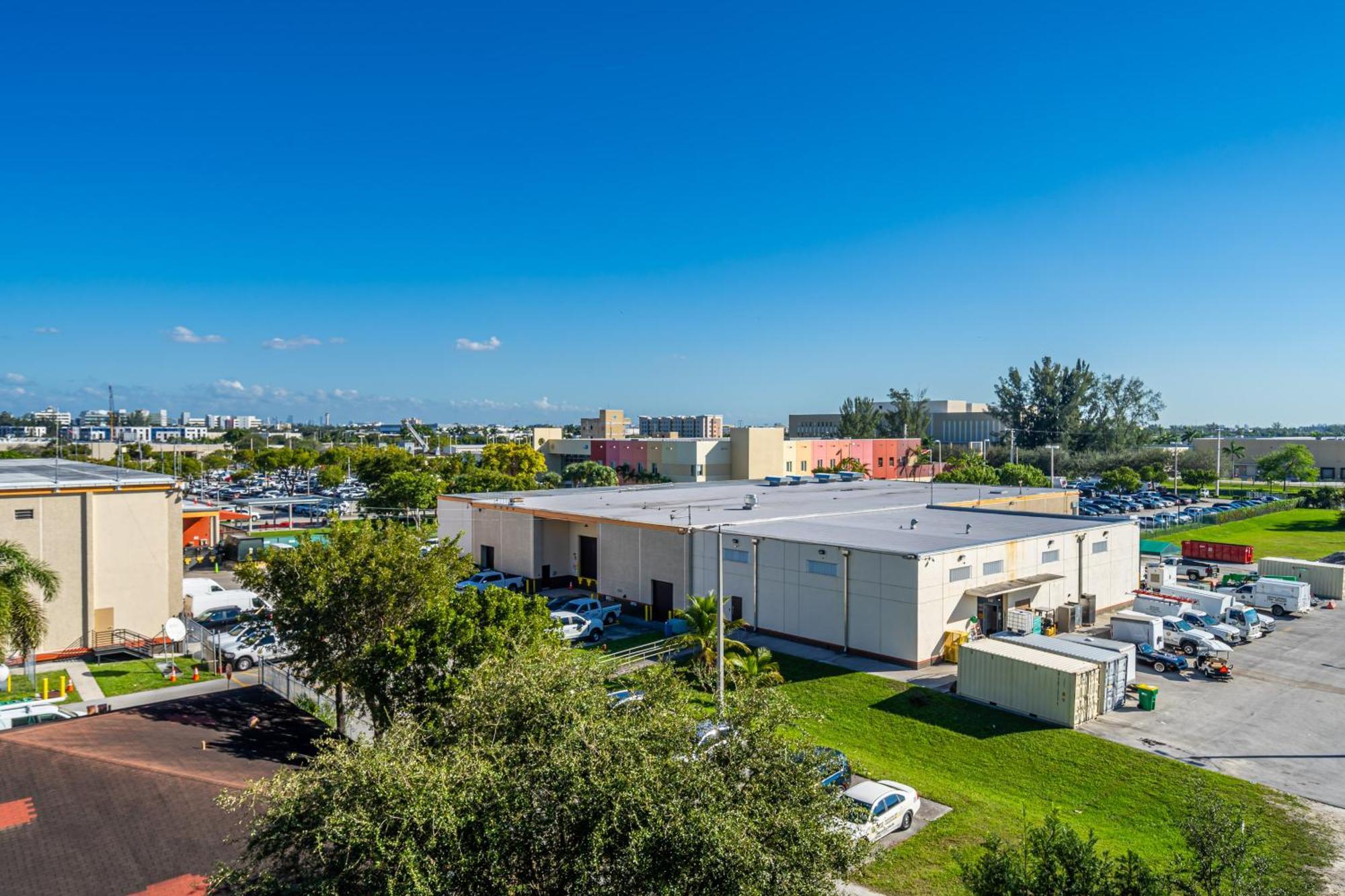Amazing 2 Bedroom Unit In Doral Miami With Free Parking Хиалеа Гардънс Екстериор снимка