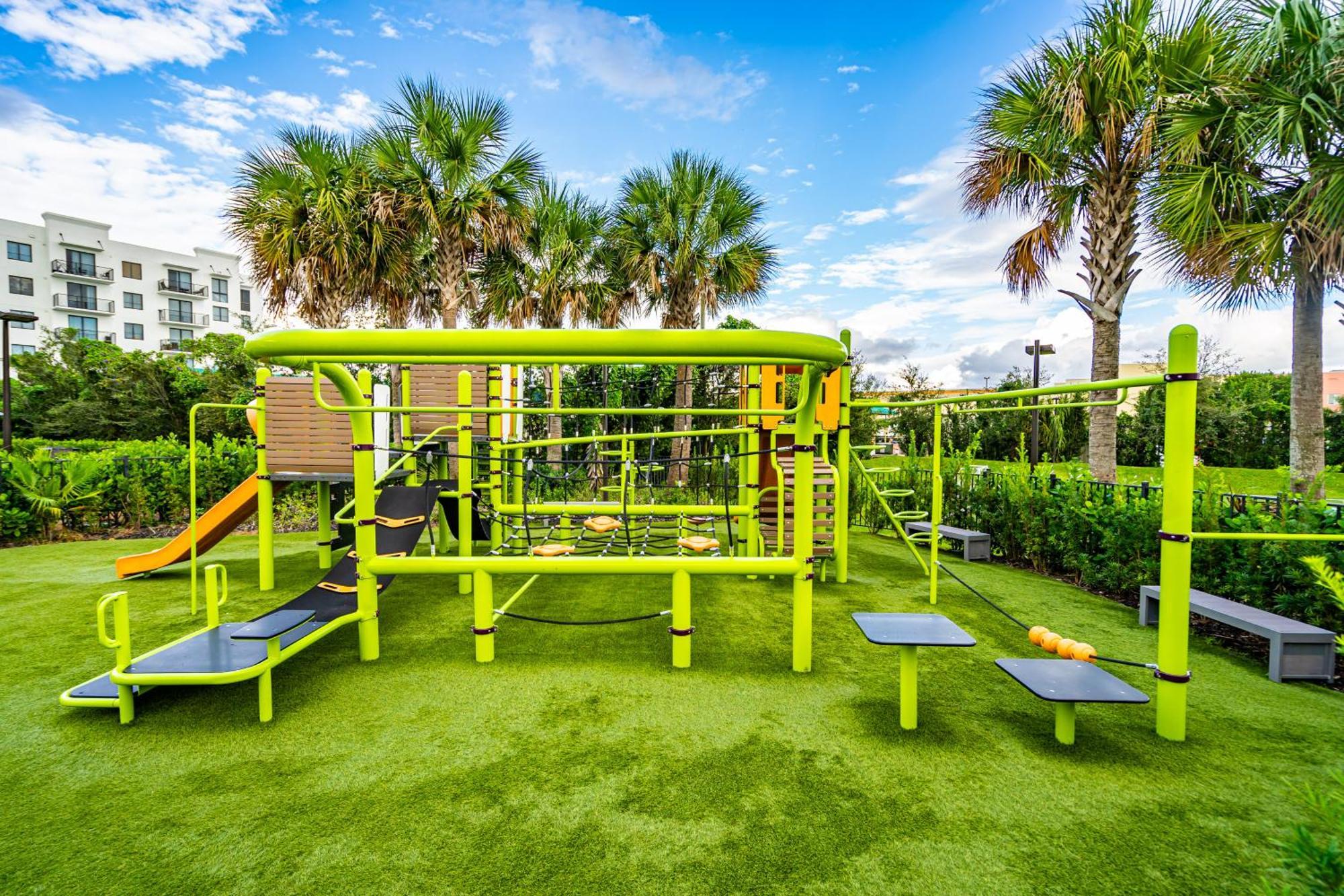 Amazing 2 Bedroom Unit In Doral Miami With Free Parking Хиалеа Гардънс Екстериор снимка