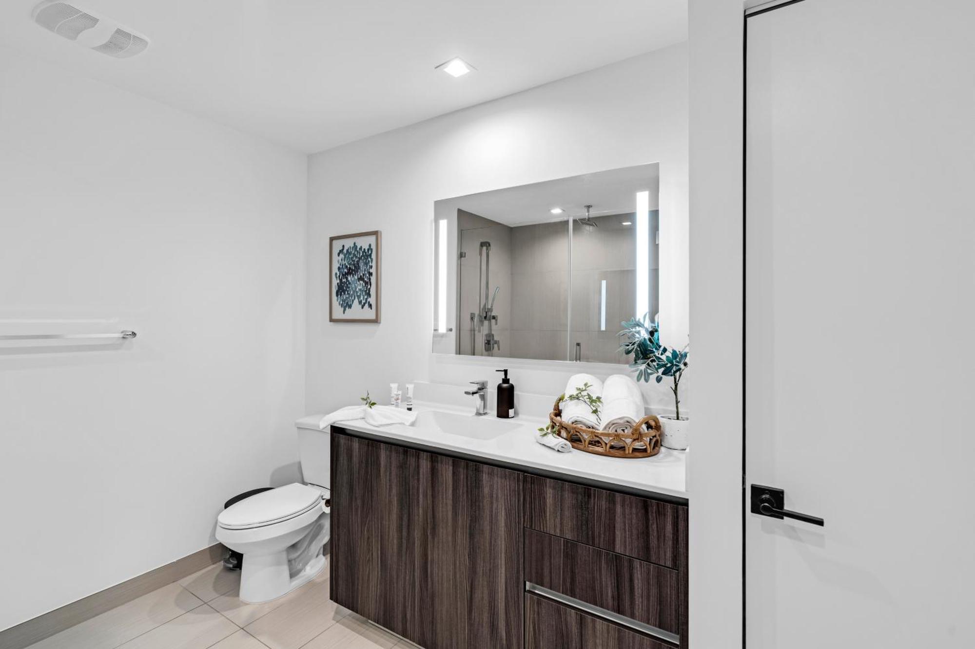 Amazing 2 Bedroom Unit In Doral Miami With Free Parking Хиалеа Гардънс Екстериор снимка