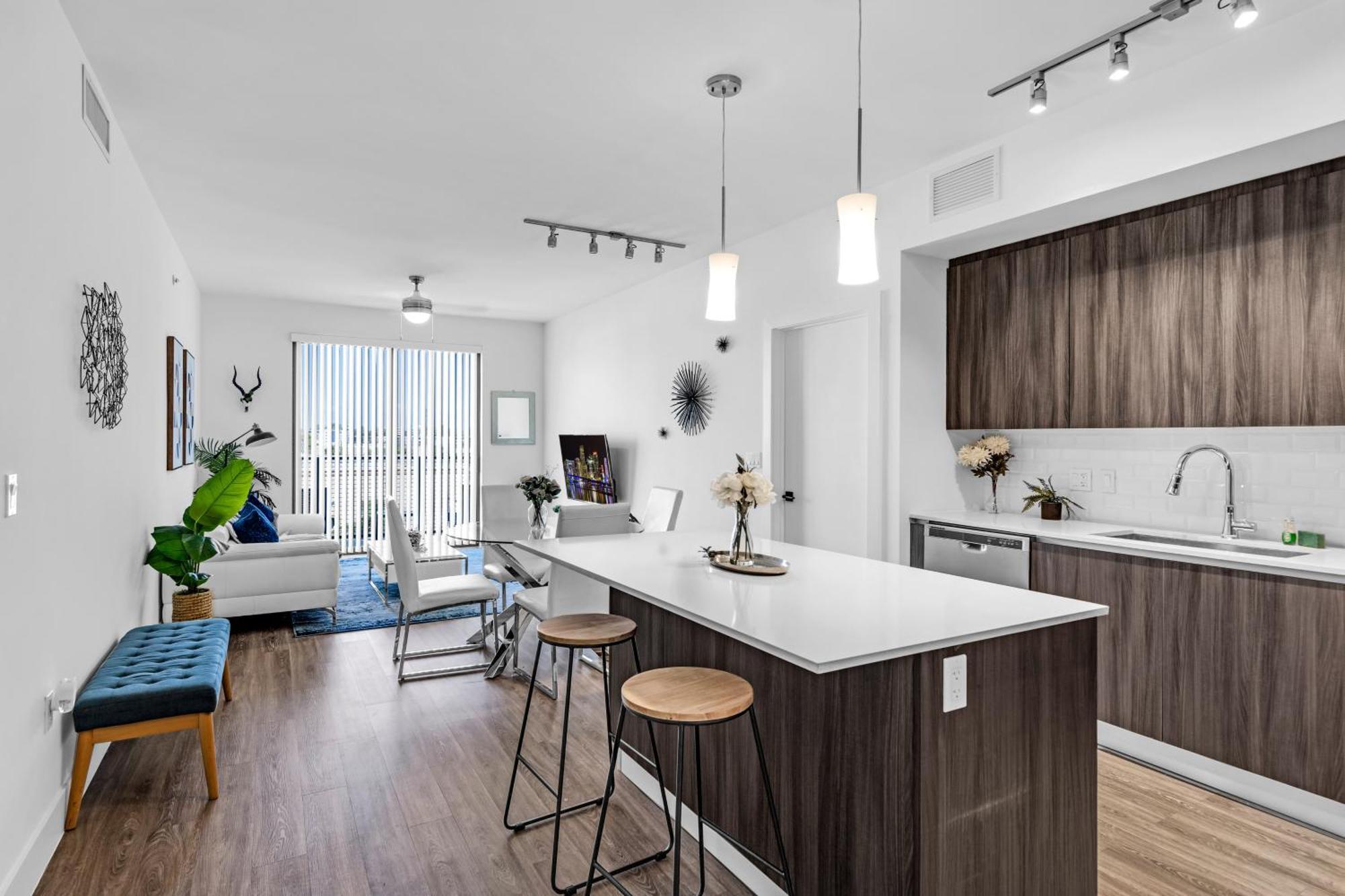 Amazing 2 Bedroom Unit In Doral Miami With Free Parking Хиалеа Гардънс Екстериор снимка