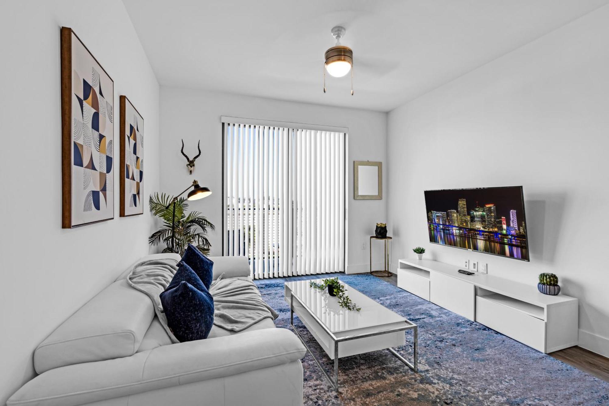 Amazing 2 Bedroom Unit In Doral Miami With Free Parking Хиалеа Гардънс Екстериор снимка