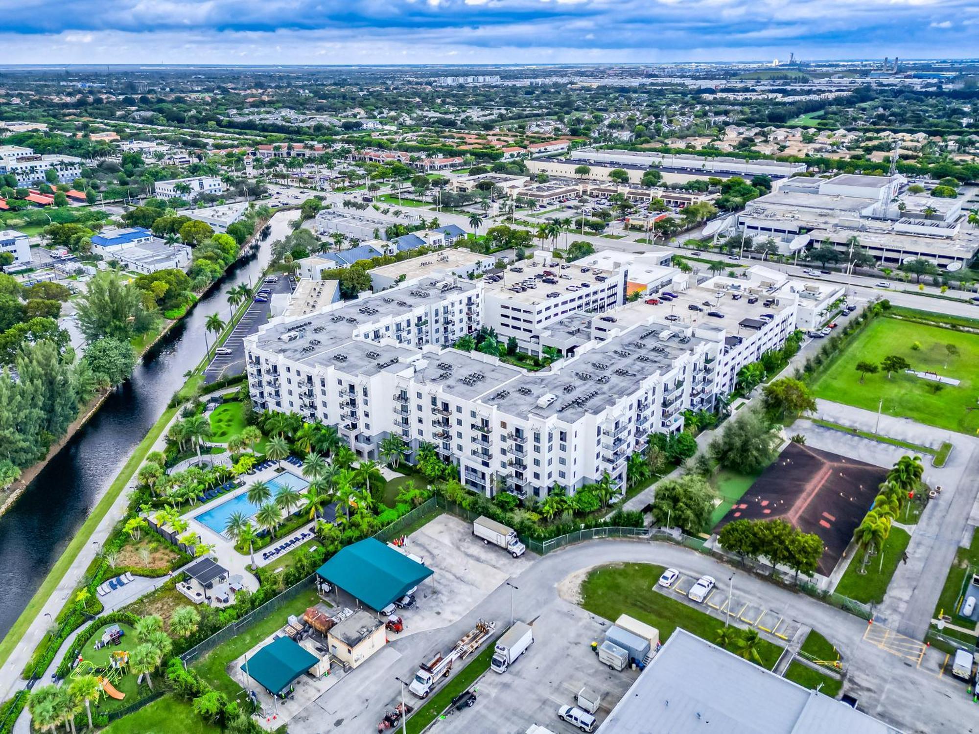 Amazing 2 Bedroom Unit In Doral Miami With Free Parking Хиалеа Гардънс Екстериор снимка