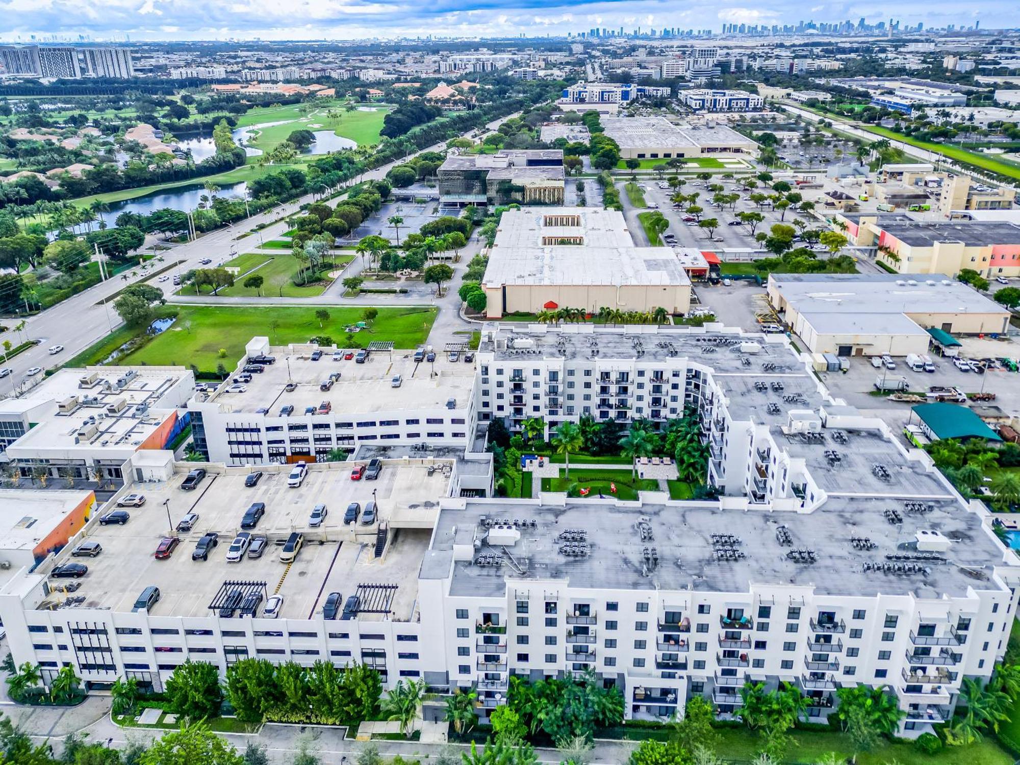 Amazing 2 Bedroom Unit In Doral Miami With Free Parking Хиалеа Гардънс Екстериор снимка