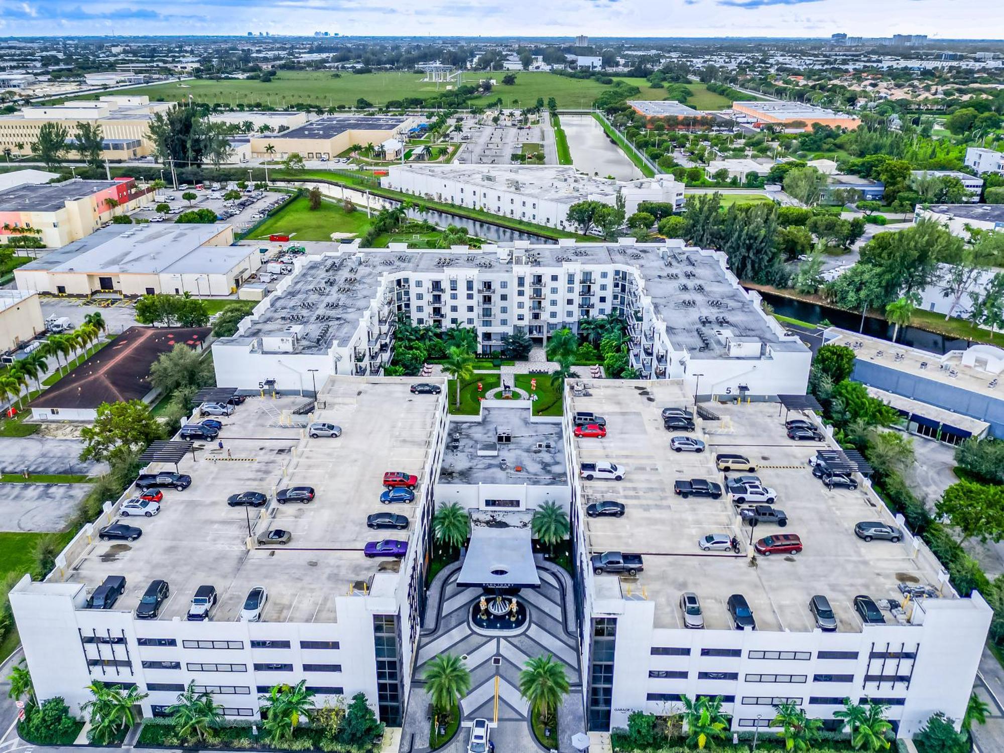 Amazing 2 Bedroom Unit In Doral Miami With Free Parking Хиалеа Гардънс Екстериор снимка